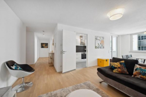 EXQUIS Design 2BR Apartment BAUHAUS I Balkon I Parkplatz I Top-Lage I Mercedes-Benz I Kinderbetten